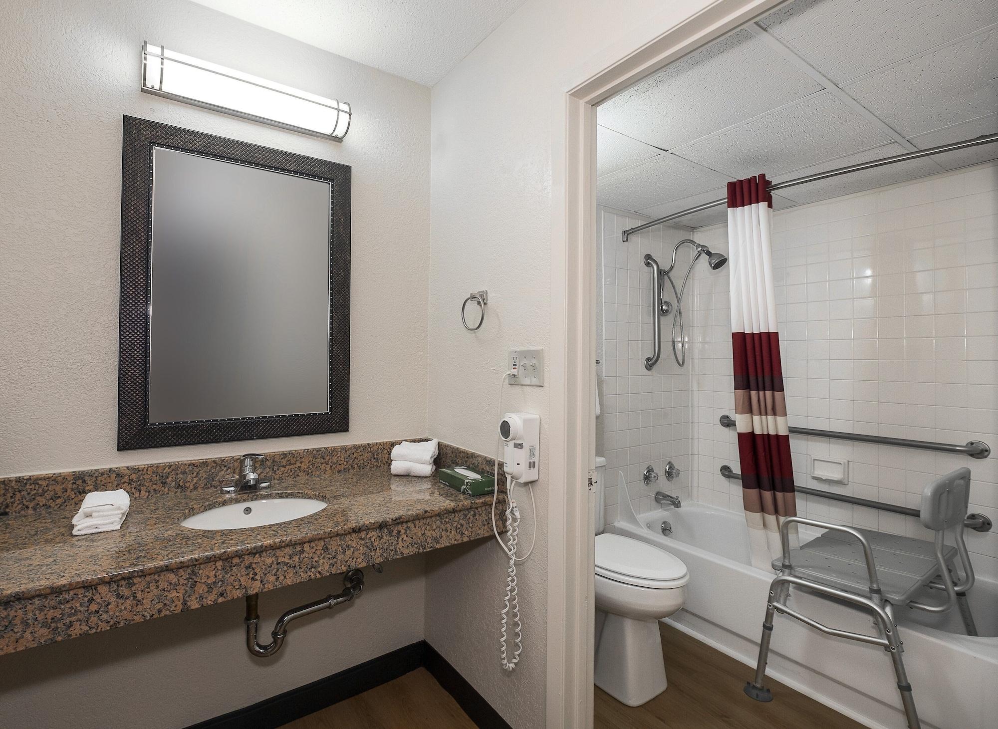 Red Roof Inn Bloomington - Normal/University Екстер'єр фото