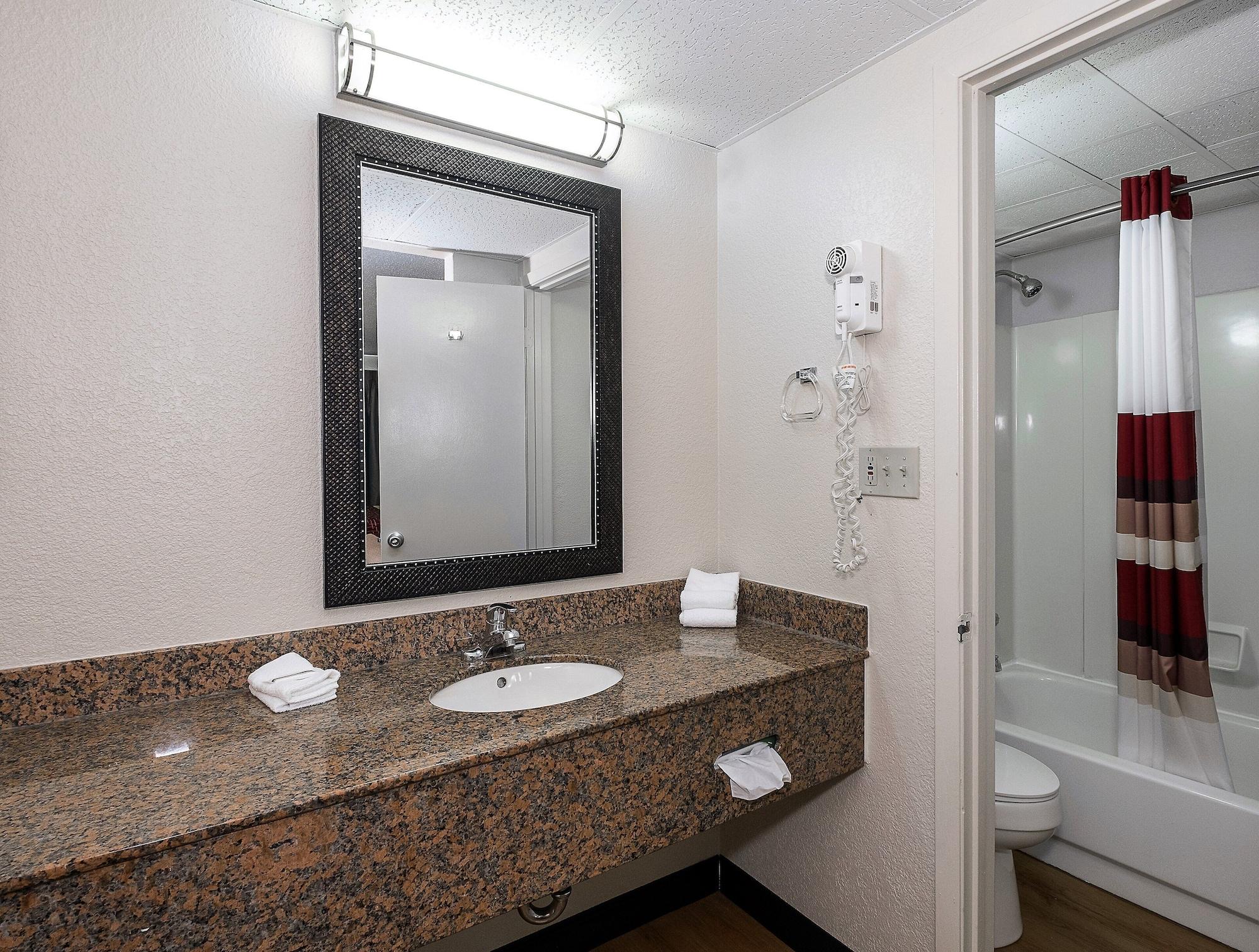 Red Roof Inn Bloomington - Normal/University Екстер'єр фото