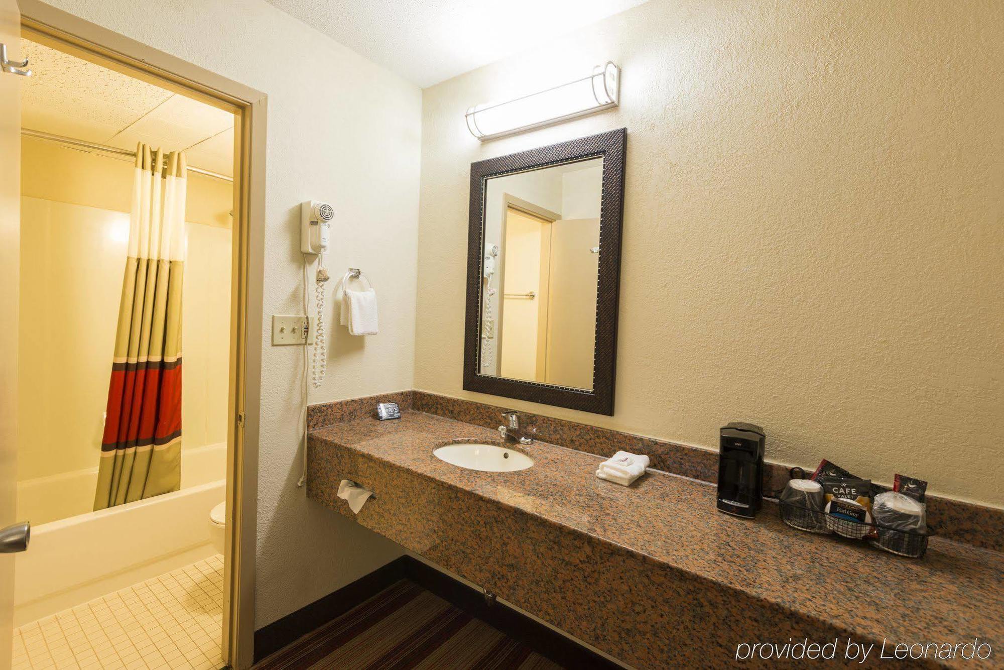 Red Roof Inn Bloomington - Normal/University Екстер'єр фото