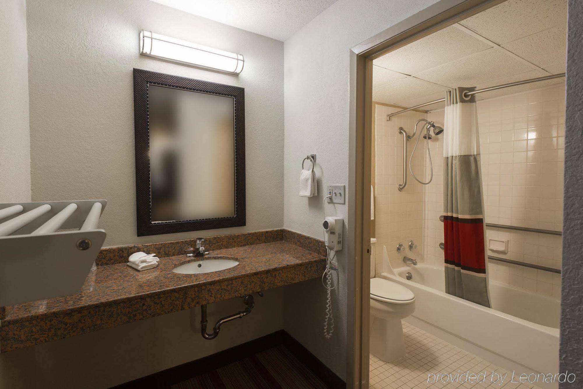 Red Roof Inn Bloomington - Normal/University Екстер'єр фото